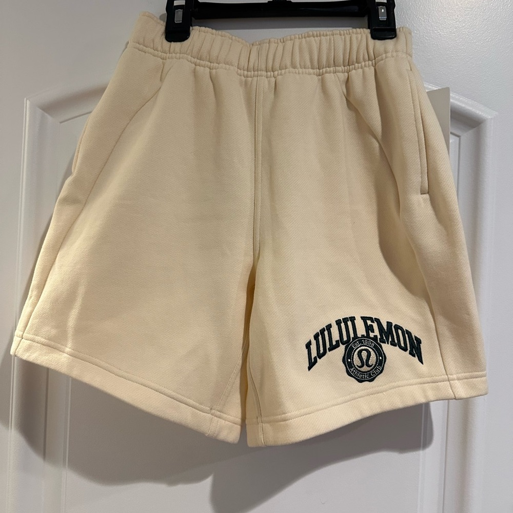 Lululemon NWT Scuba Buttercream Women's Shorts XXS